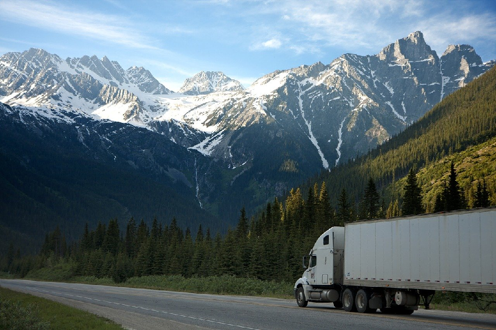 Co warto wiedzieć o samochodach ciężarowych? 